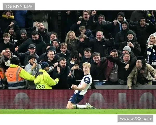 罗伯逊赴热刺红军召回齐米卡斯